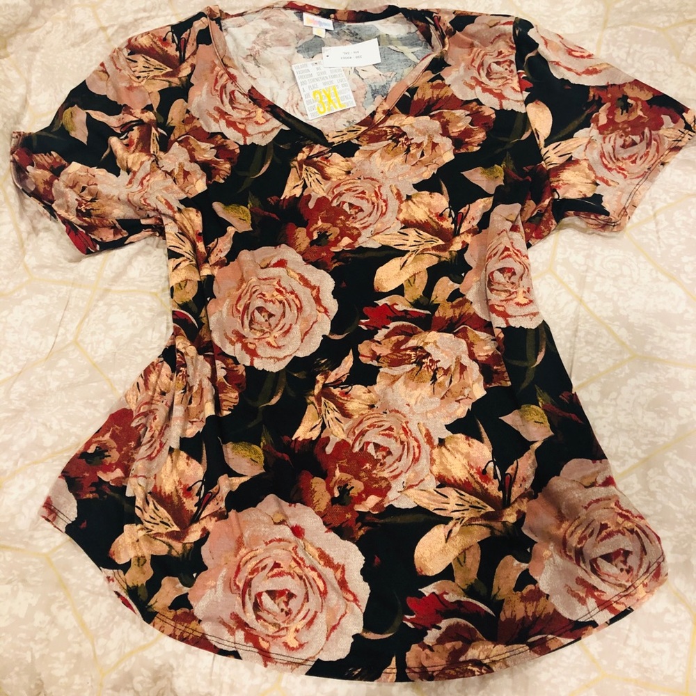 Gorgeous Lularoe Iris top! NWT! New style! 3XL